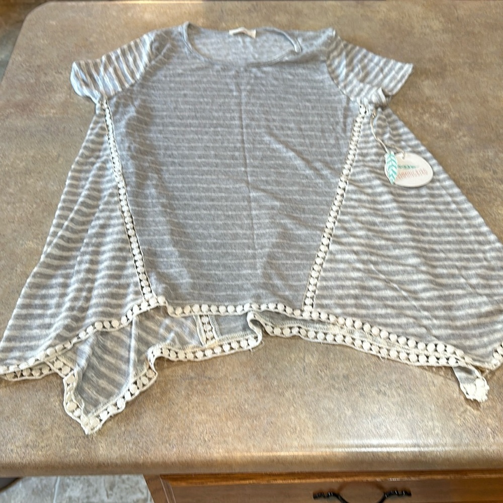 NWT women’s hummingbird shirt size medium